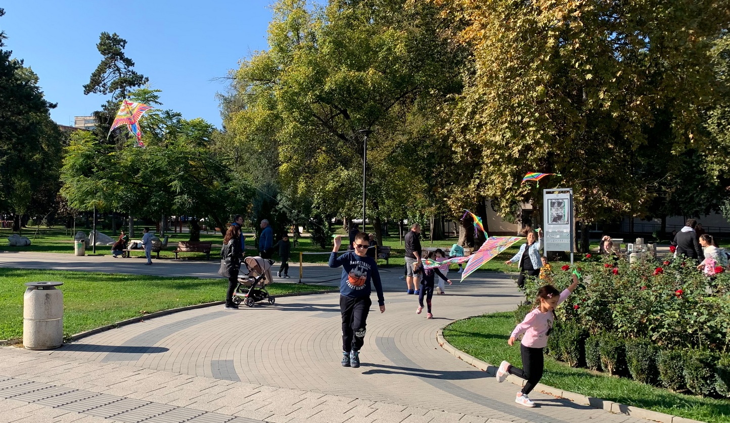 93 семейства се включиха в спортните игри в Градската градина/СНИМКИ/